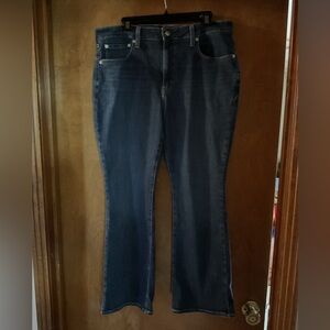 Levi’s 725 high waisted boot cut jeans size 34